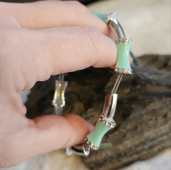 NWOT Lia Sophia "Spectrum" Mint Green & rhinestone stretchy bracelet - Picture 2 of 4
